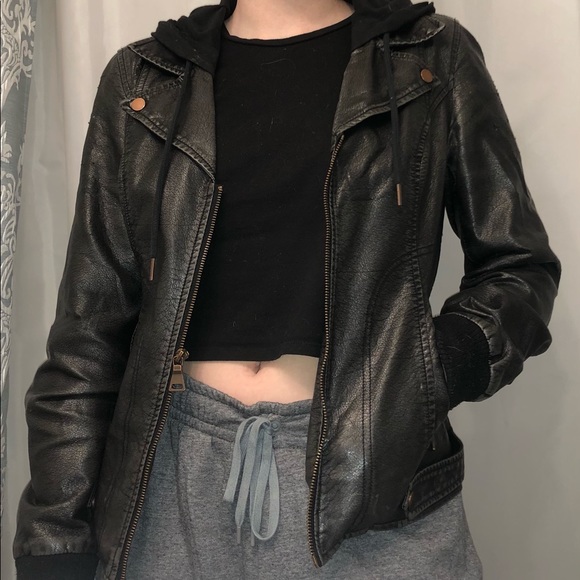 Black Rivet faux leather motorcycle jacket (M) - Picture 3 of 9